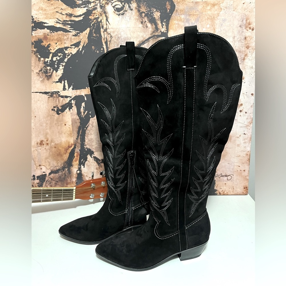 Universal Thread Boots
